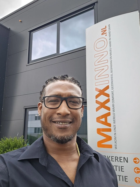 Rudmar met Maxxino op achtergrond